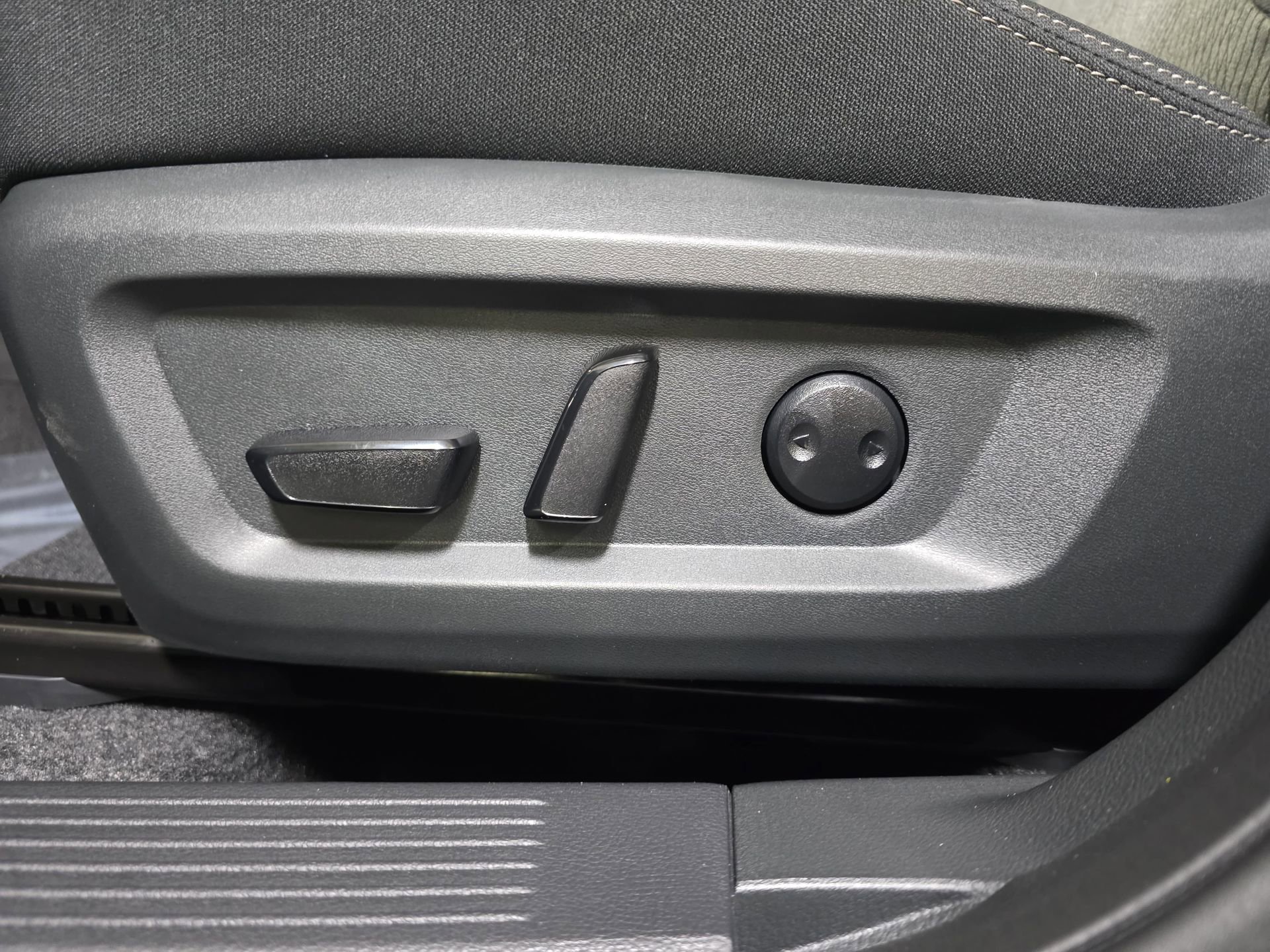New 2026 Nissan Rogue SV w/ Cold Weather Package FWD image 28