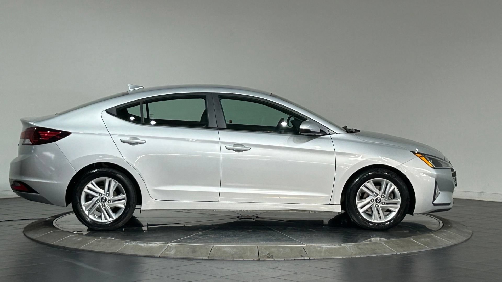 Used 2020 Hyundai Elantra SEL w/ Cargo Package (C1) FWD image 11