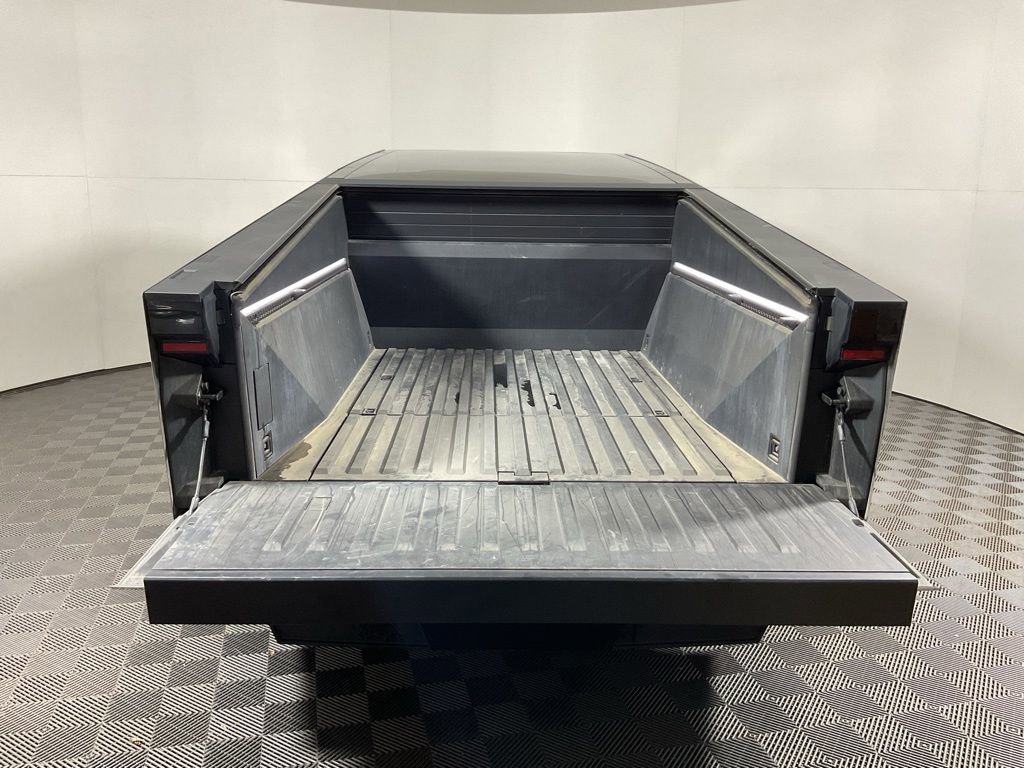 Used 2024 Tesla Cybertruck AWD Crew Cab image 16