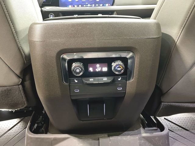 Used 2025 Chevrolet Tahoe Z71 w/ Comfort Package AWD/4WD image 21