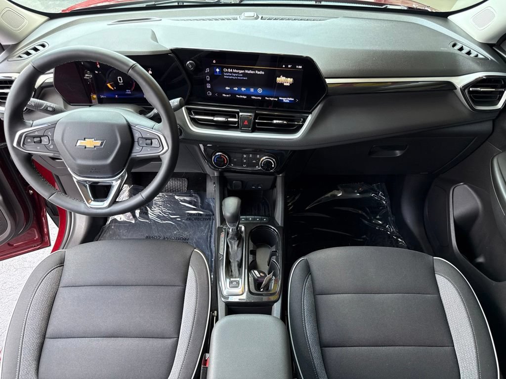 Used 2025 Chevrolet TrailBlazer LT w/ LPO, Blackout Package FWD image 18
