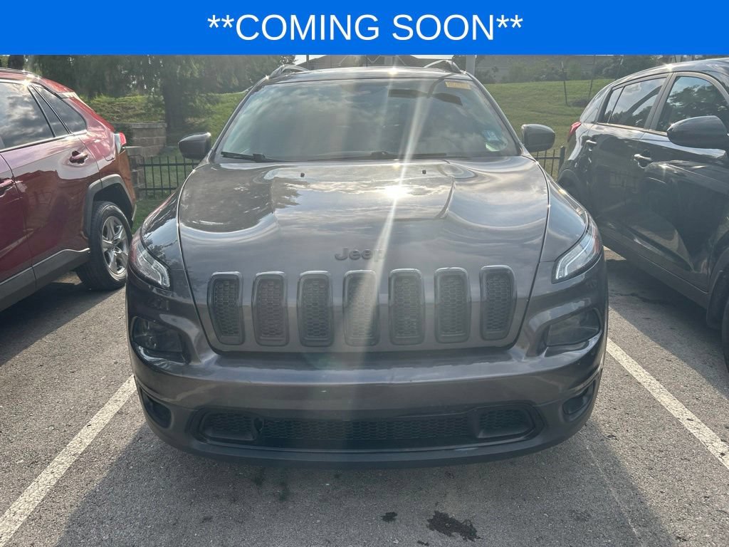 Used 2018 Jeep Cherokee Limited w/ Luxury Group AWD/4WD image 2