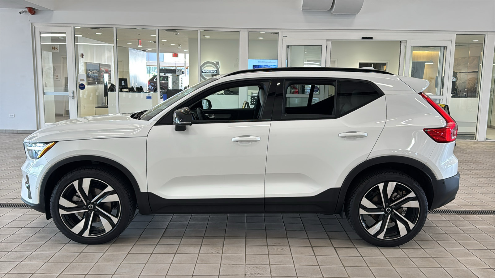 Used 2026 Volvo XC40 B5 Ultra w/ Protection Package Premier AWD/4WD image 8