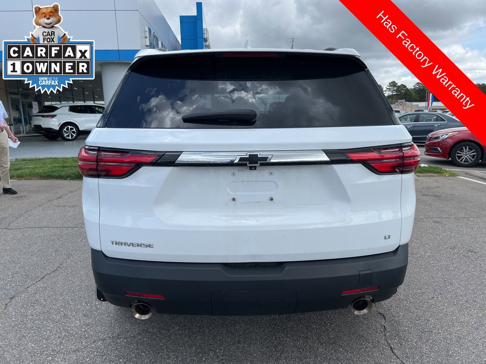 Used 2023 Chevrolet Traverse LT FWD image 4