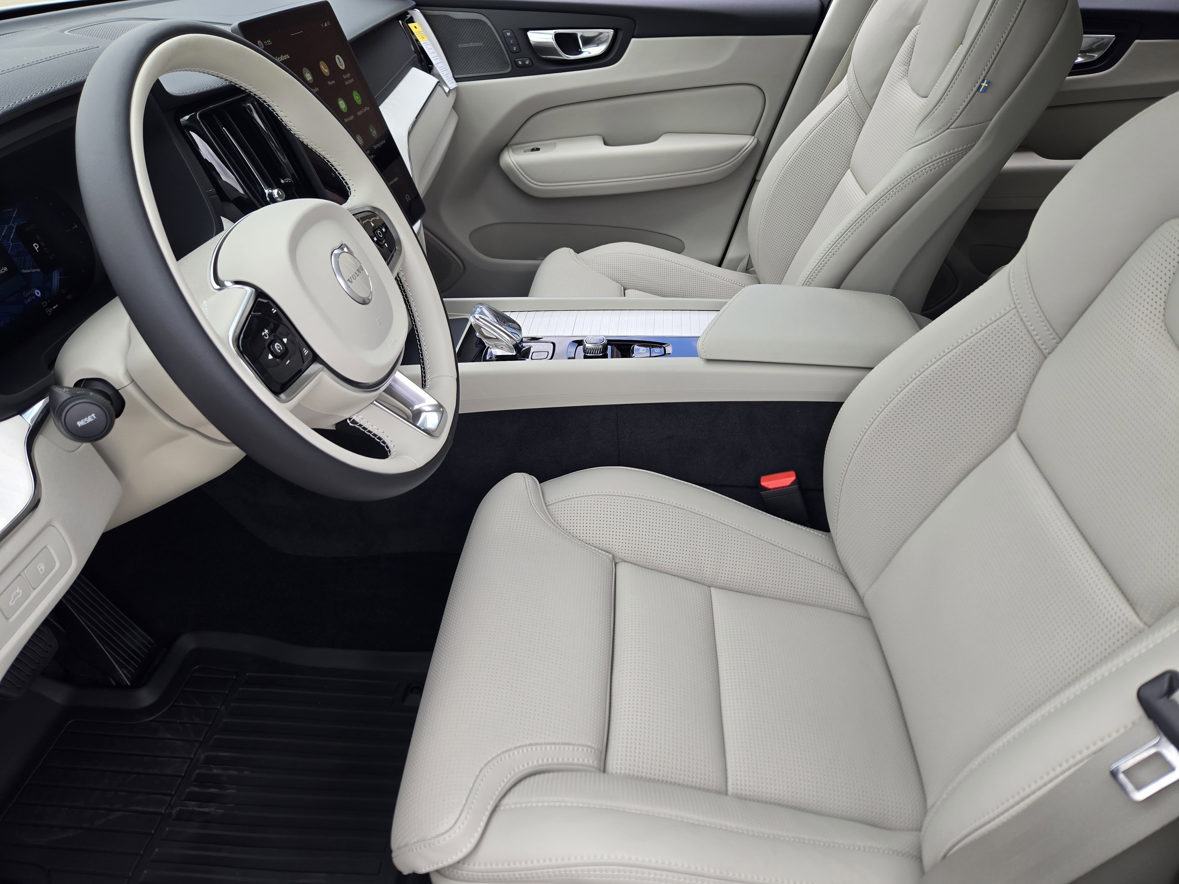New 2026 Volvo XC60 T8 Ultra w/ Protection Package Premier AWD/4WD image 10