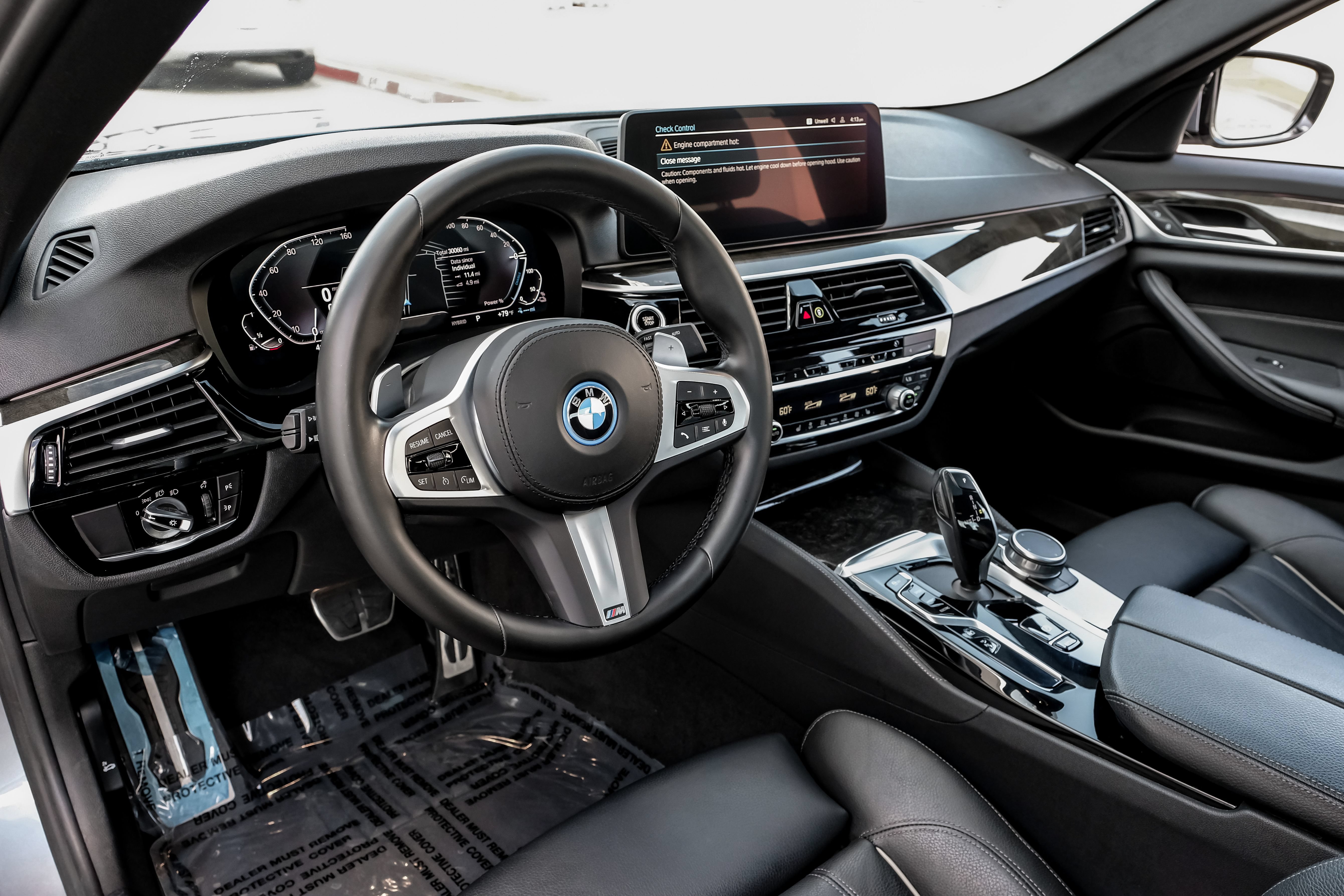 Used 2022 BMW 530e w/ M Sport Package RWD image 2