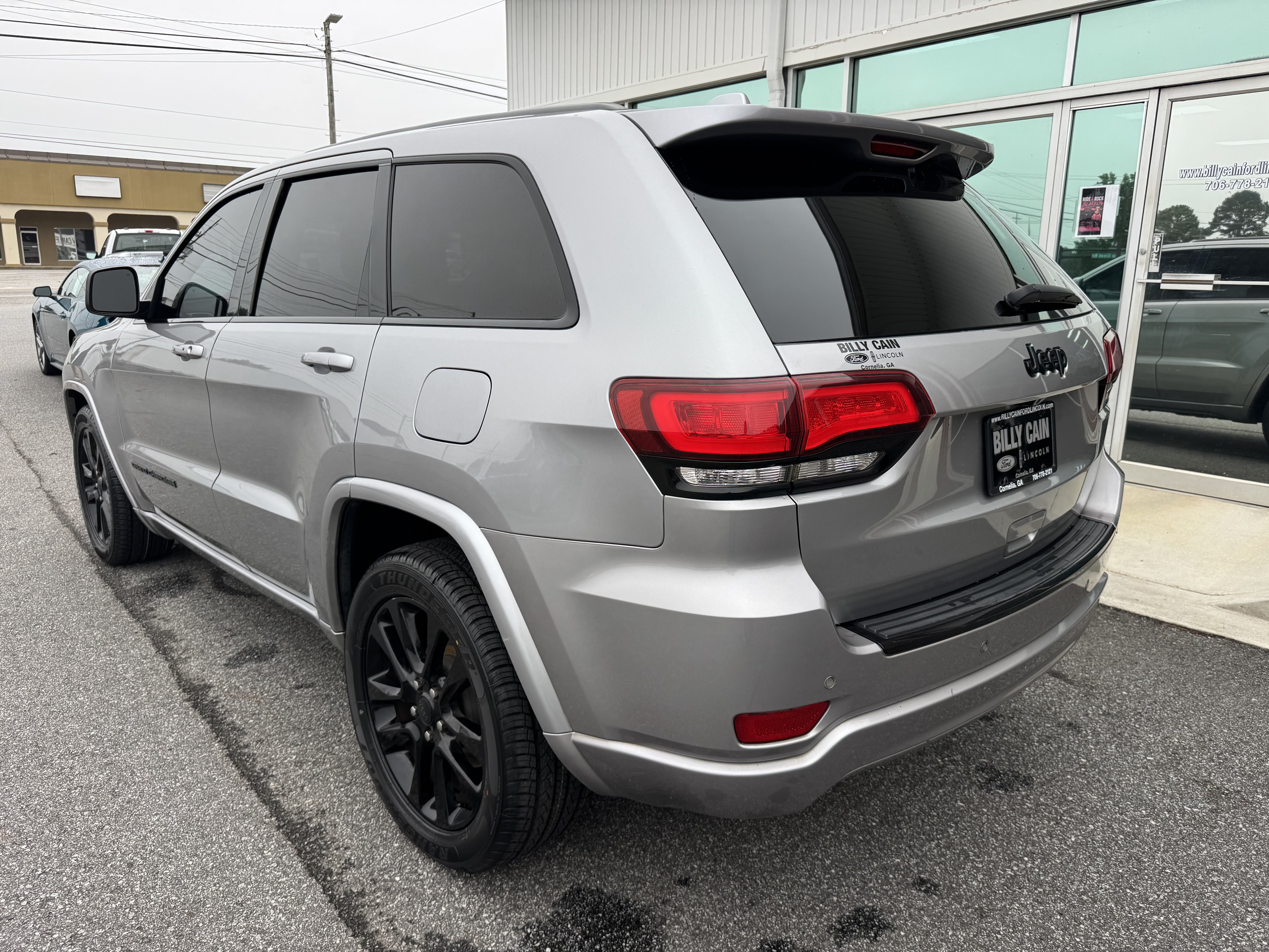 Used 2017 Jeep Grand Cherokee Altitude RWD video 1