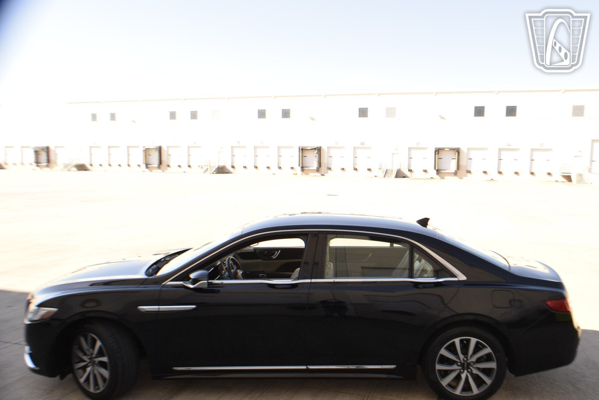 Used 2018 Lincoln Continental Premiere image 2