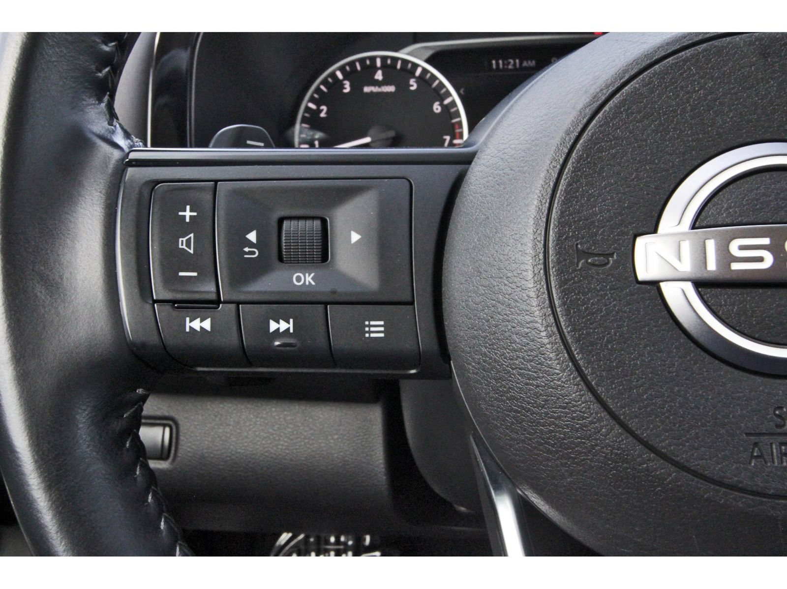 Used 2024 Nissan Pathfinder SV FWD image 19