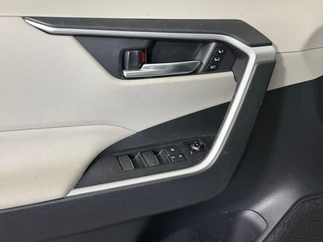 Used 2023 Toyota RAV4 XLE Premium image 12