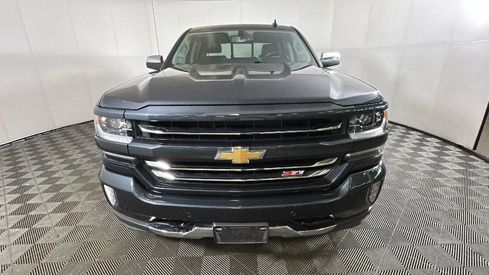 Used 2017 Chevrolet Silverado 1500 LTZ Z71 w/ LTZ Plus Package AWD/4WD image 9