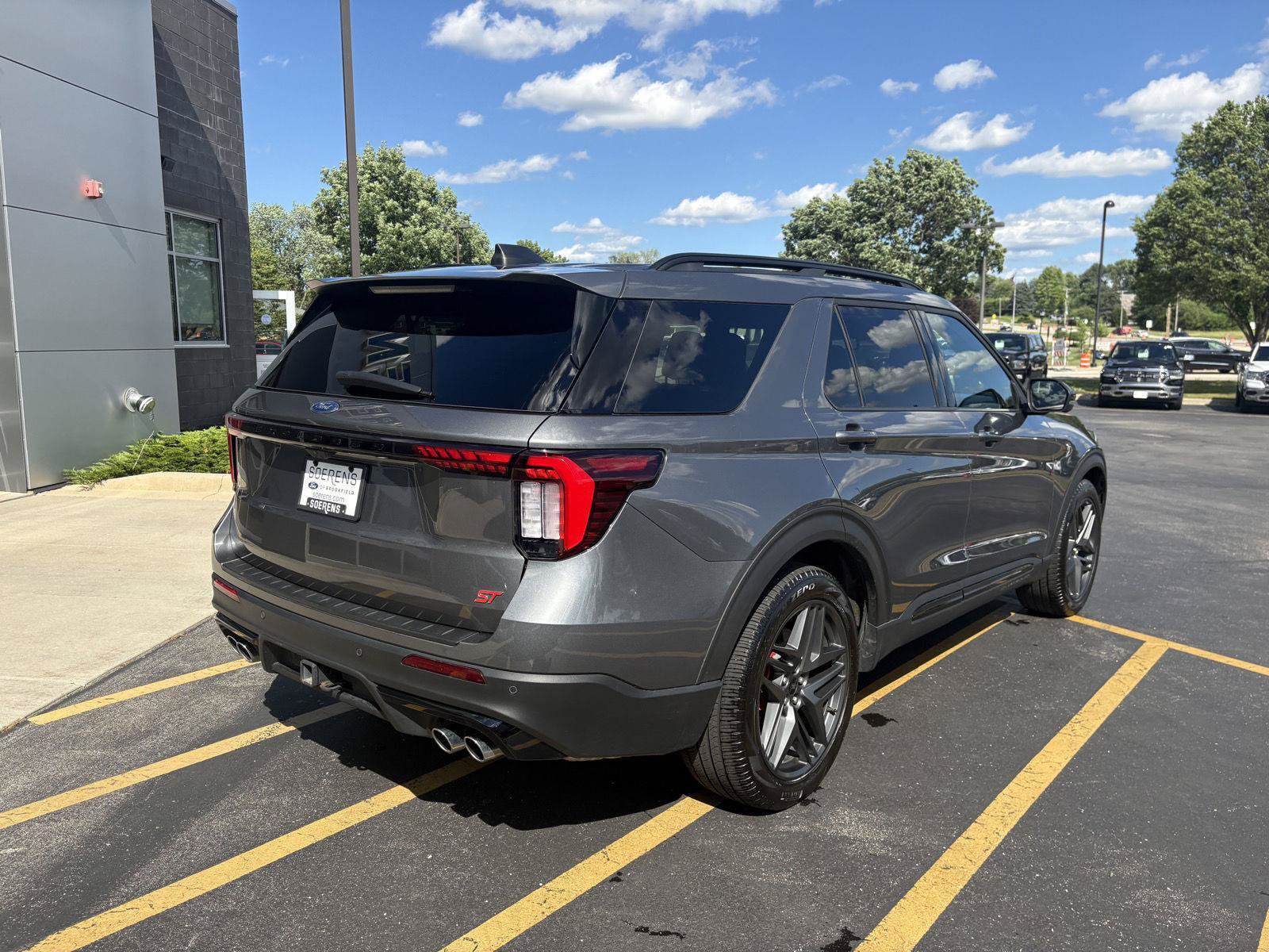 Used 2025 Ford Explorer ST AWD/4WD image 6