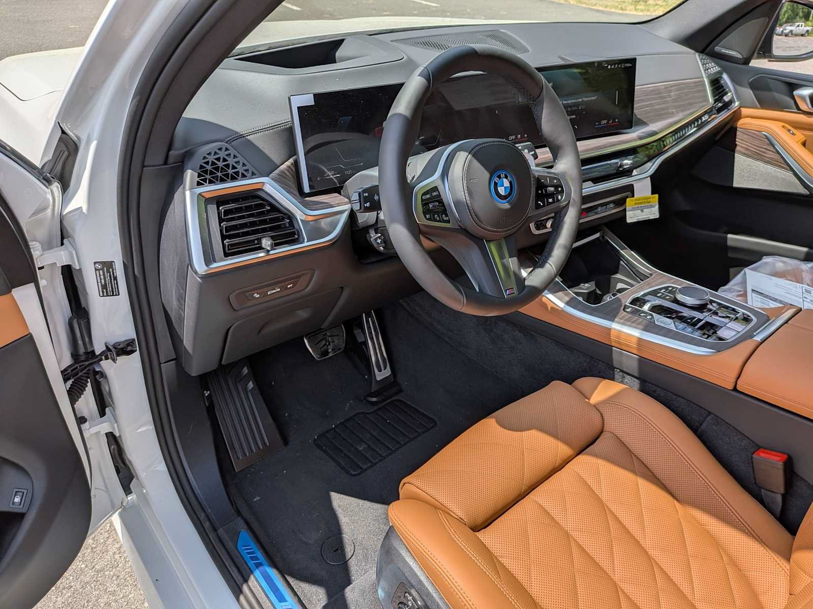 New 2026 BMW X5 xDrive50e w/ M Sport Package AWD/4WD image 8
