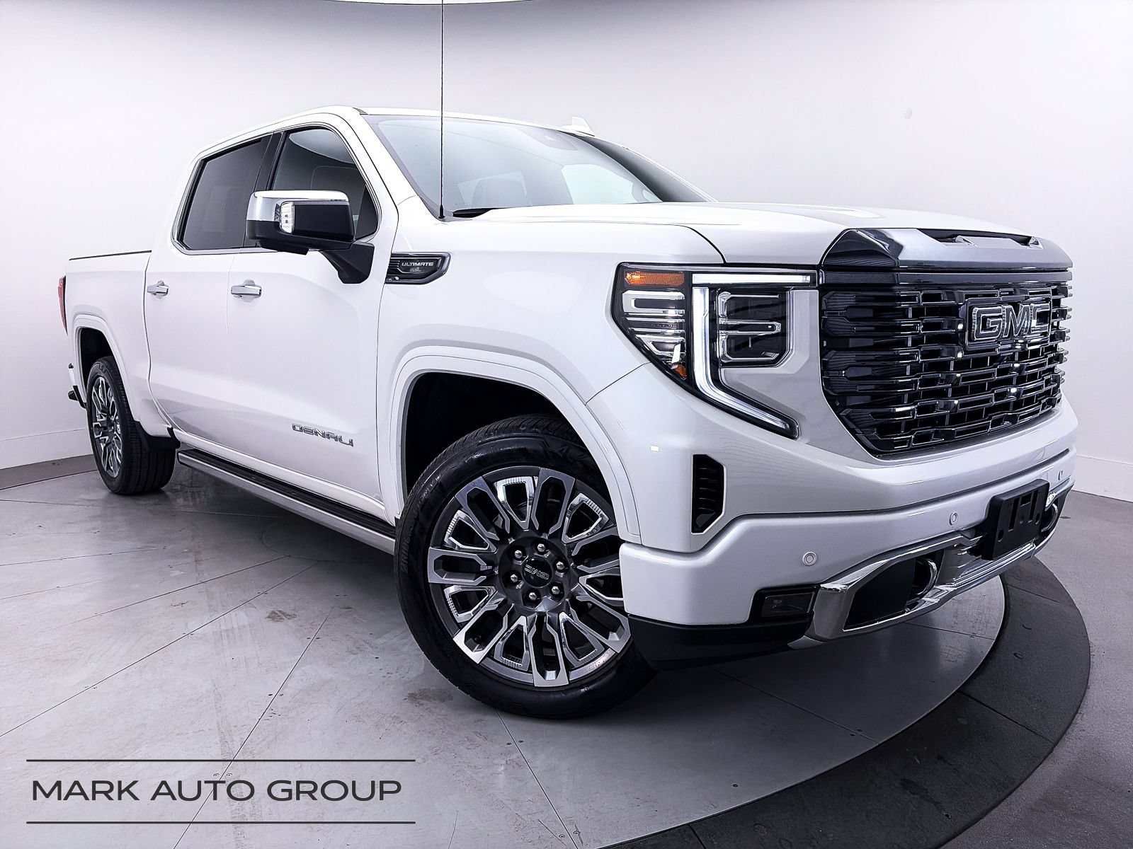 Used 2023 GMC Sierra 1500 Denali Ultimate AWD/4WD image 1