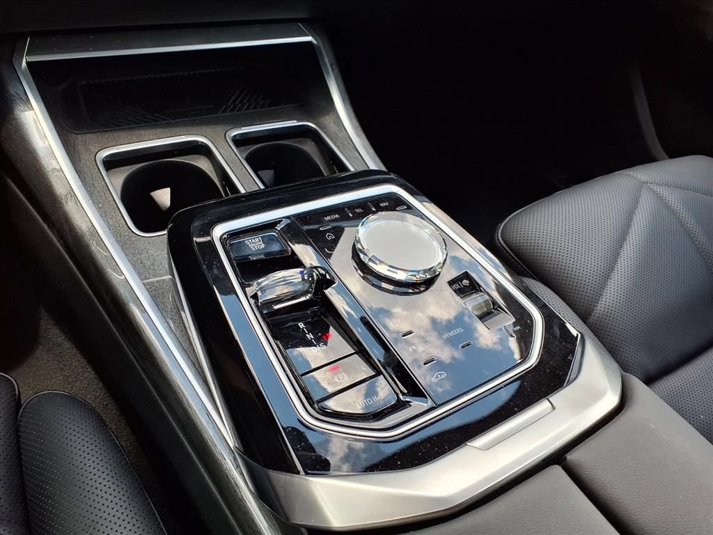 Used 2023 BMW 740i RWD image 15
