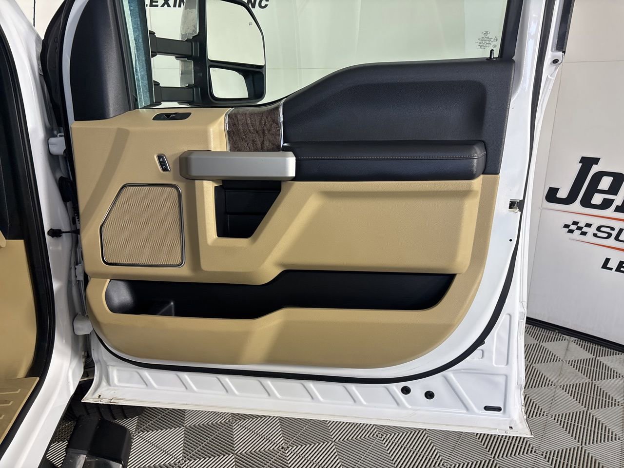 Used 2019 Ford F250 Lariat w/ Lariat Value Package image 28