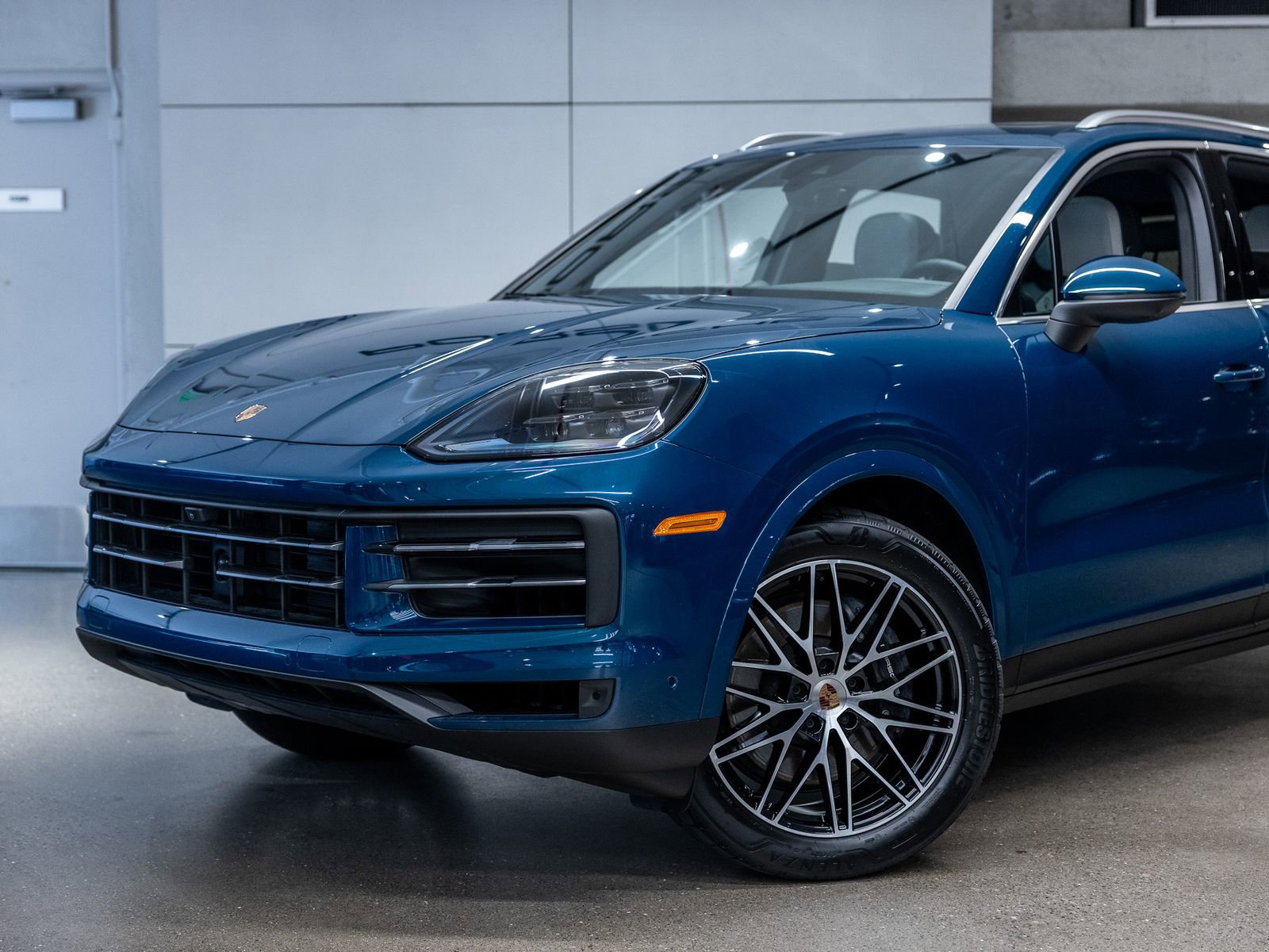 Certified 2025 Porsche Cayenne AWD/4WD image 22