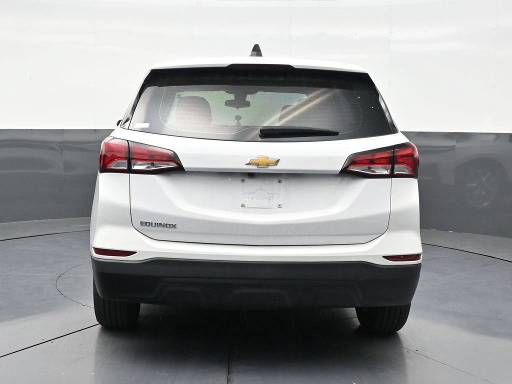 Used 2024 Chevrolet Equinox LS w/ LS Convenience Package FWD image 4