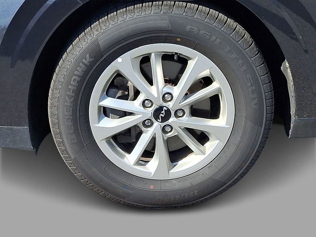 Used 2024 Kia Carnival LX FWD image 8