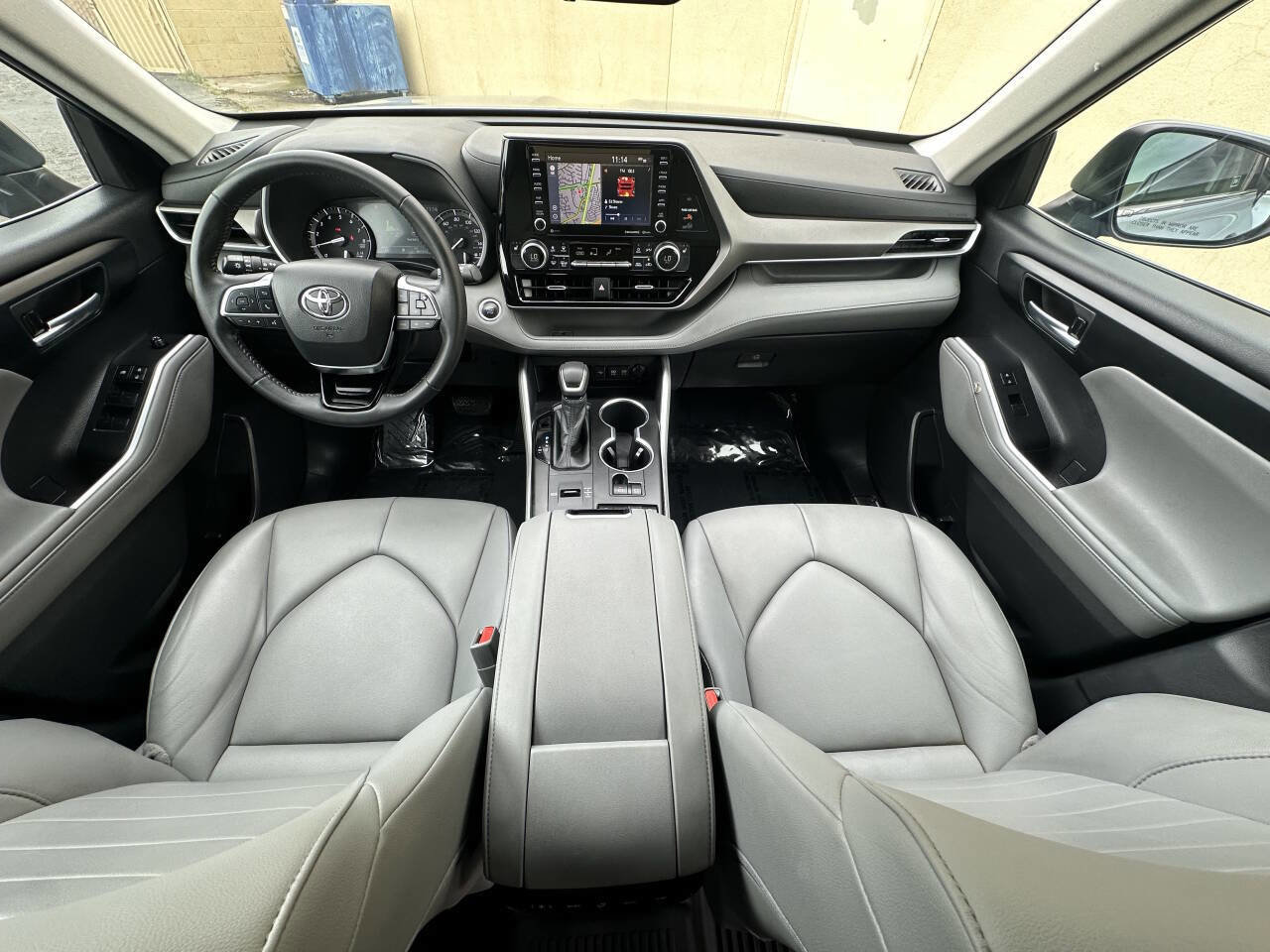 Used 2020 Toyota Highlander XLE FWD image 11