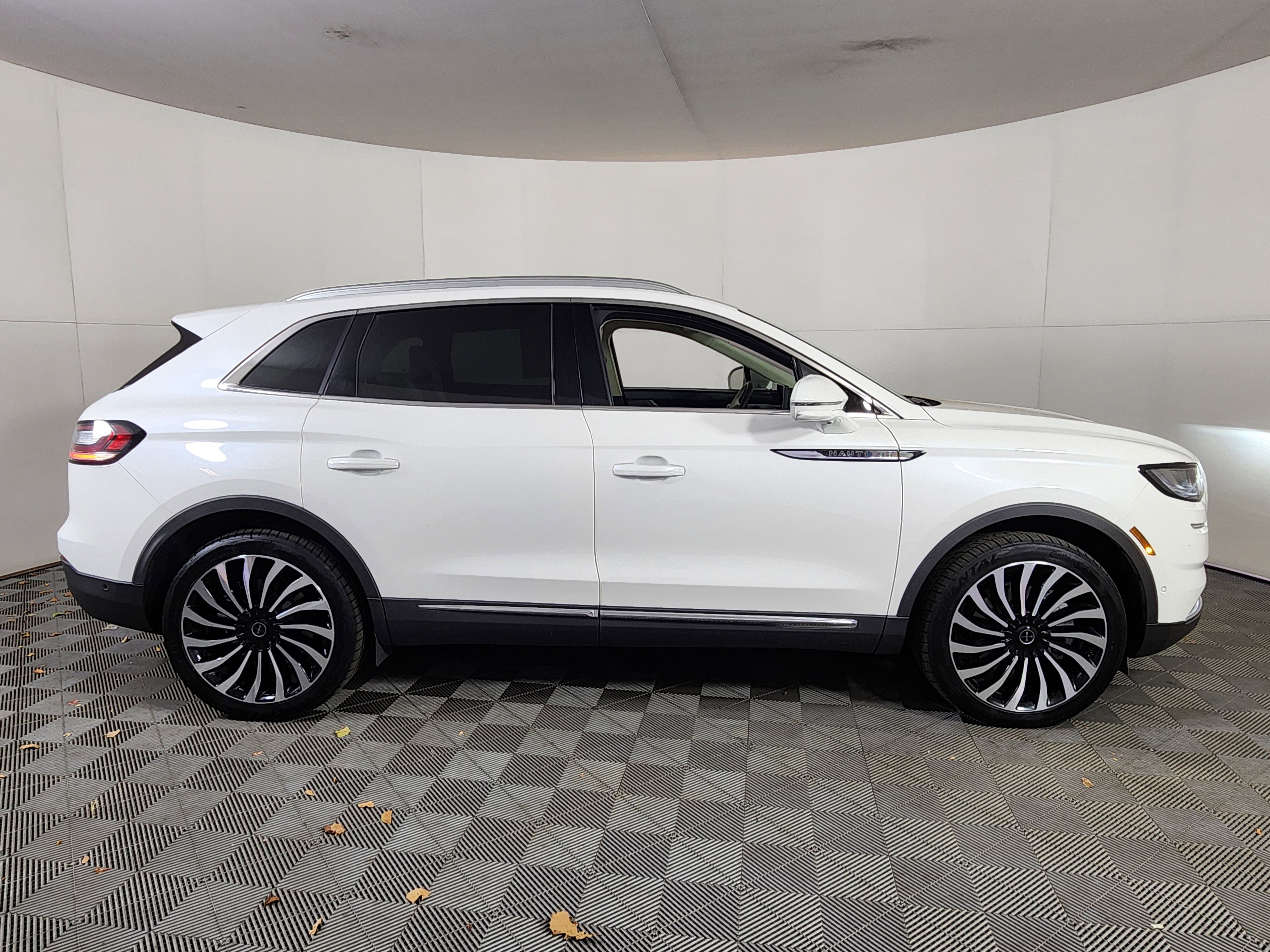 Used 2022 Lincoln Nautilus Black Label w/ Class II Trailer Tow Package image 8