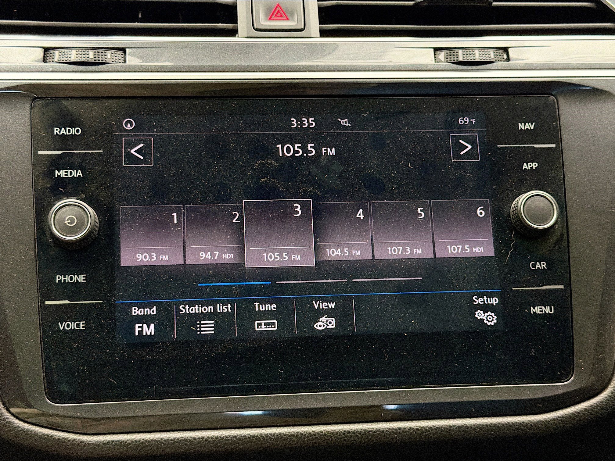 Used 2018 Volkswagen Tiguan SEL Premium FWD image 9