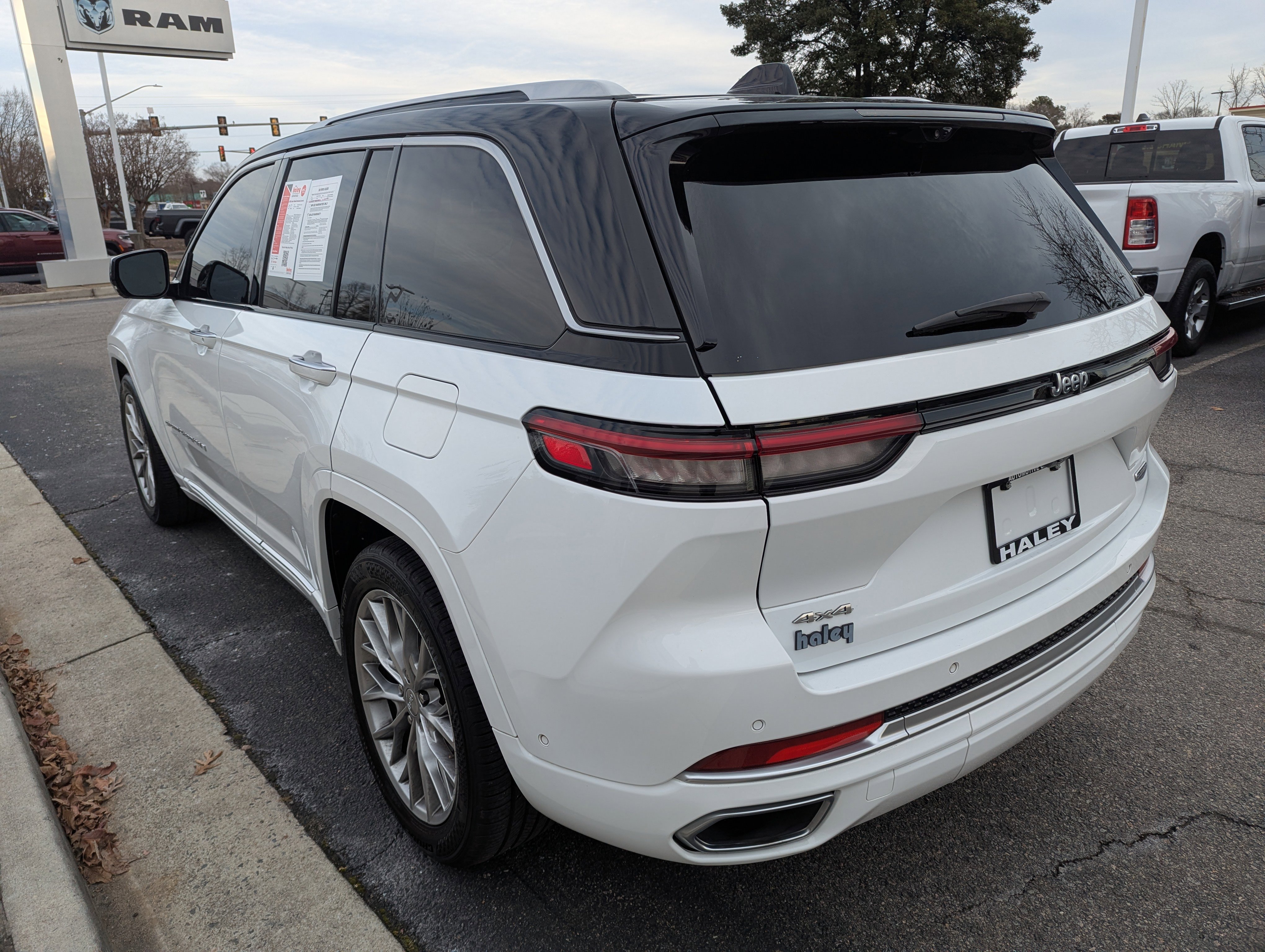 Used 2022 Jeep Grand Cherokee Summit w/ Adv Protech Group IV image 6