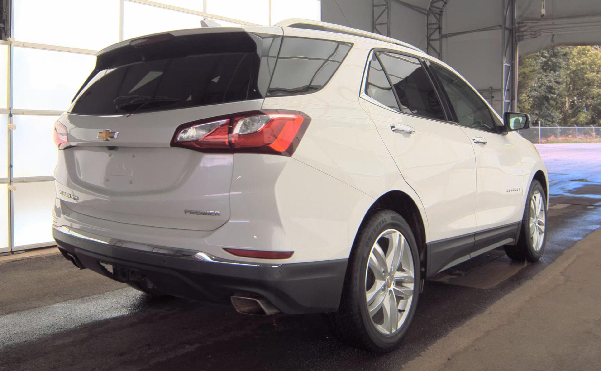 Used 2019 Chevrolet Equinox Premier FWD image 4