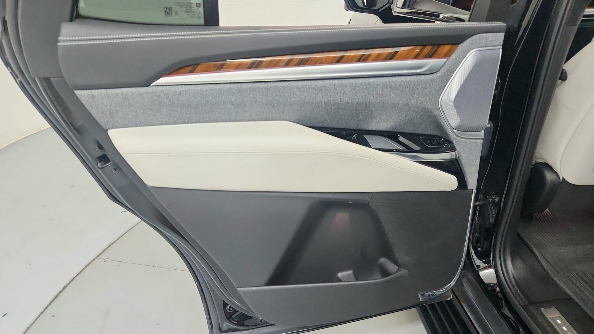 Certified 2025 Cadillac Escalade Sport Platinum w/ LPO, Floor Liner Package AWD/4WD image 22