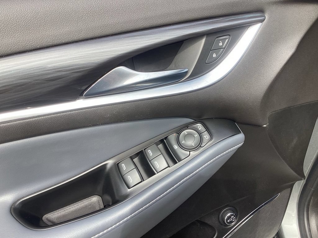 Used 2023 Buick Enclave Essence AWD/4WD image 13