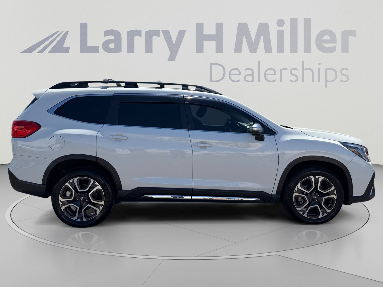 Used 2023 Subaru Ascent Limited w/ Technology Package AWD/4WD image 6