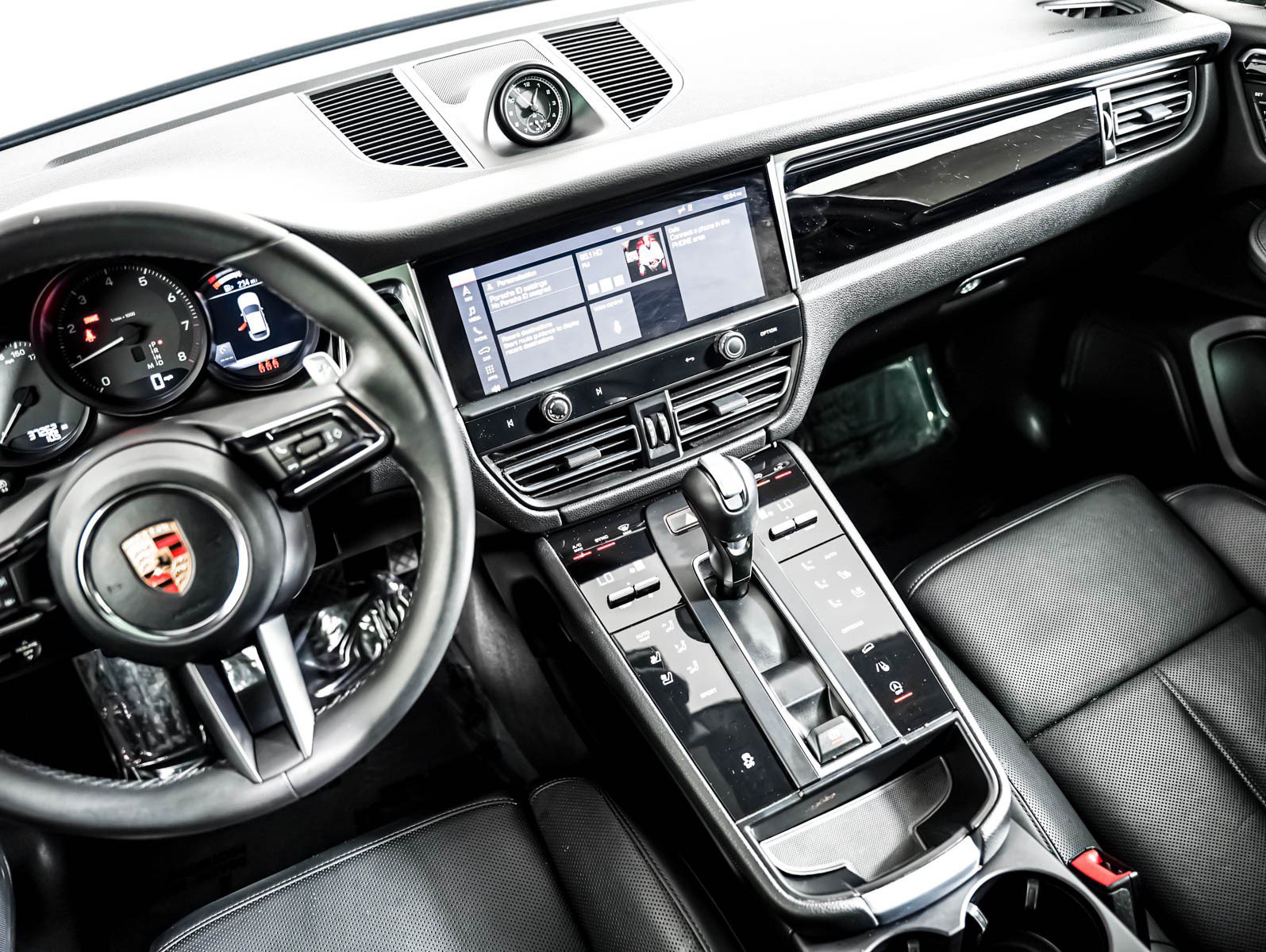 Certified 2023 Porsche Macan AWD/4WD image 18