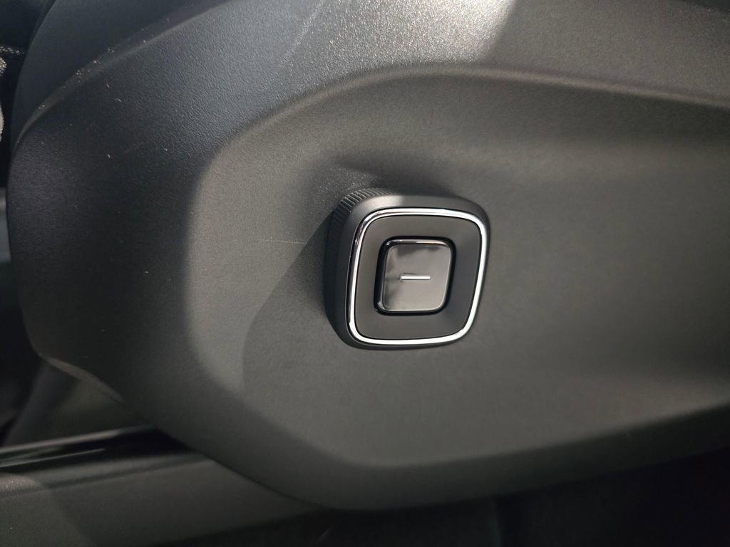 Certified 2025 Volvo EX90 Plus image 24