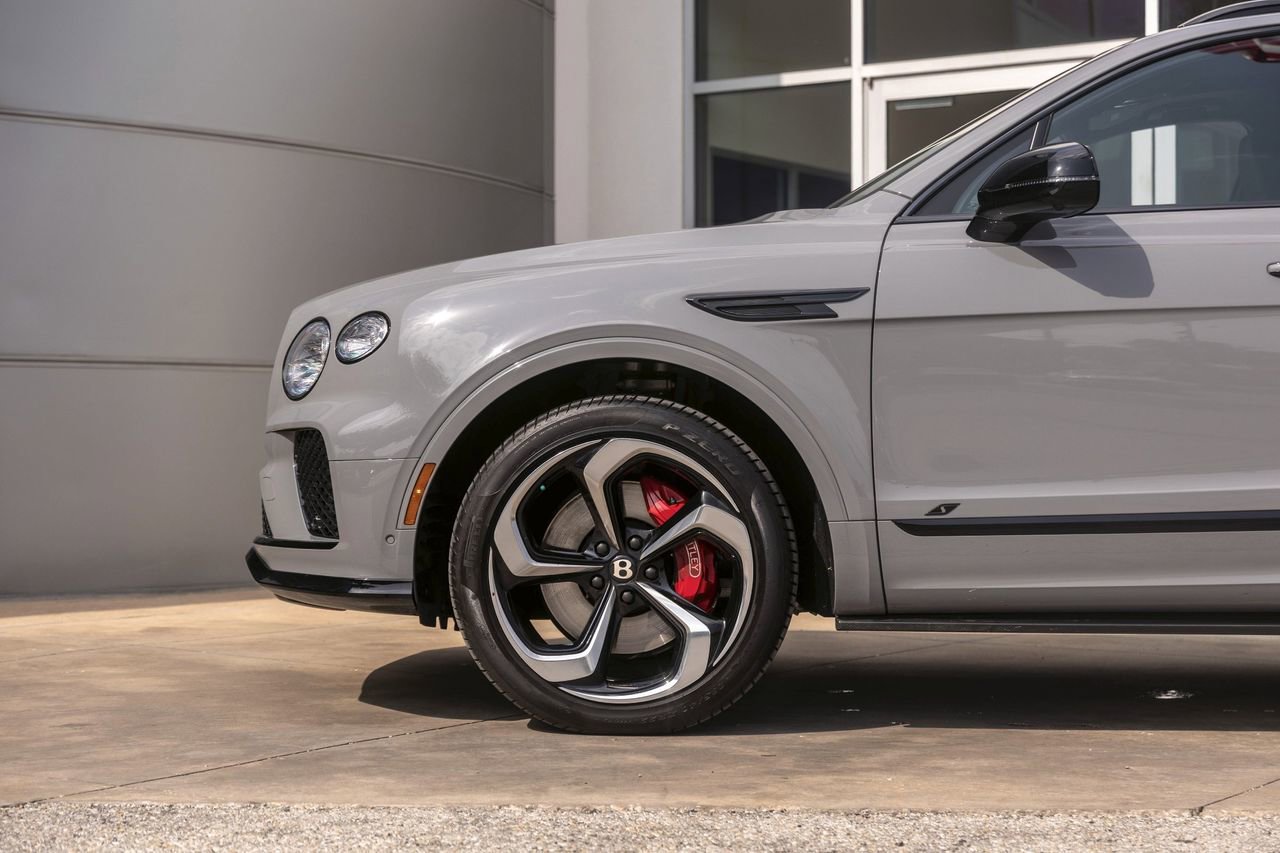 Used 2025 Bentley Bentayga AWD/4WD image 18