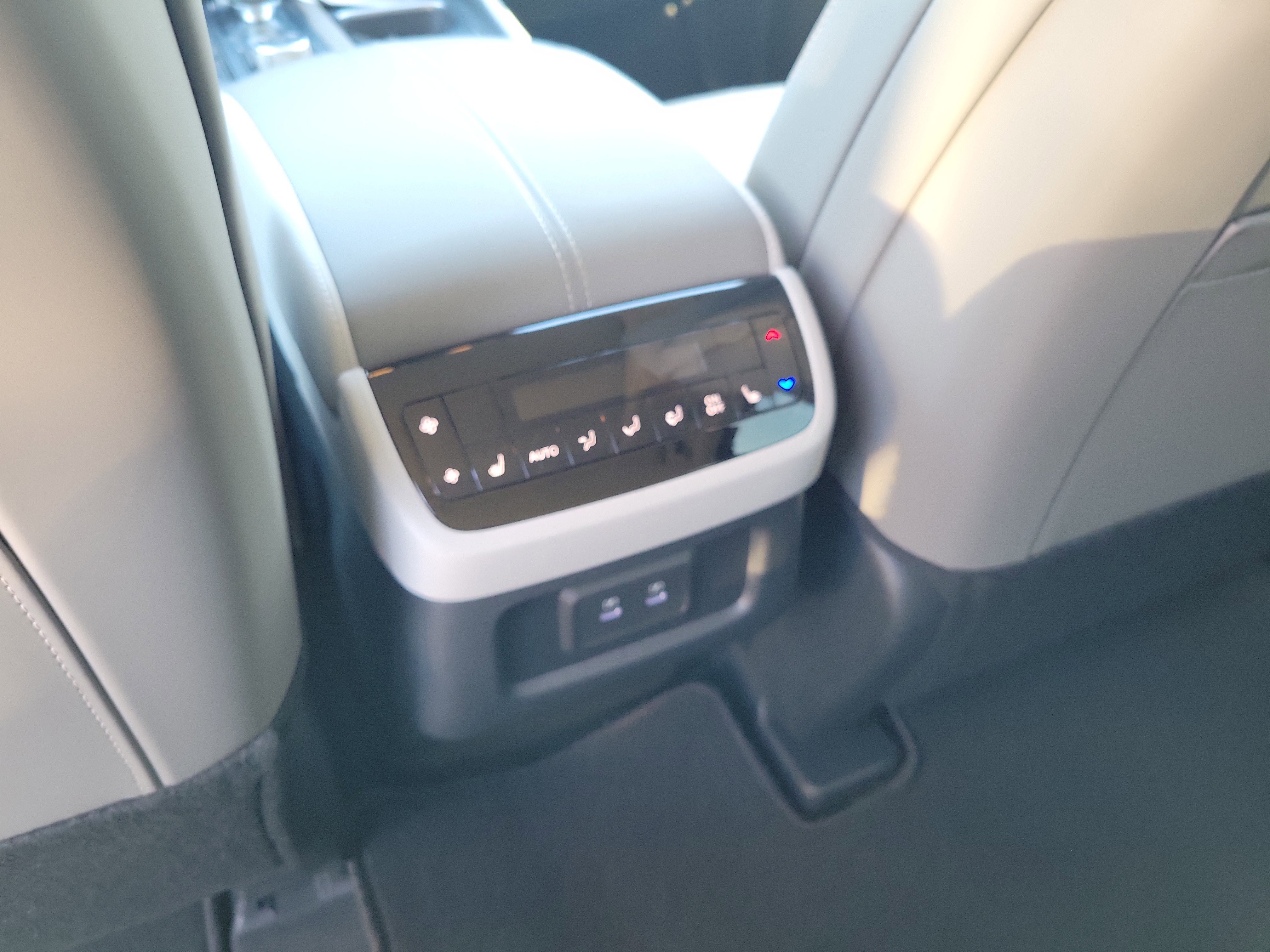 New 2026 INFINITI QX60 Luxe w/ Family Package image 11