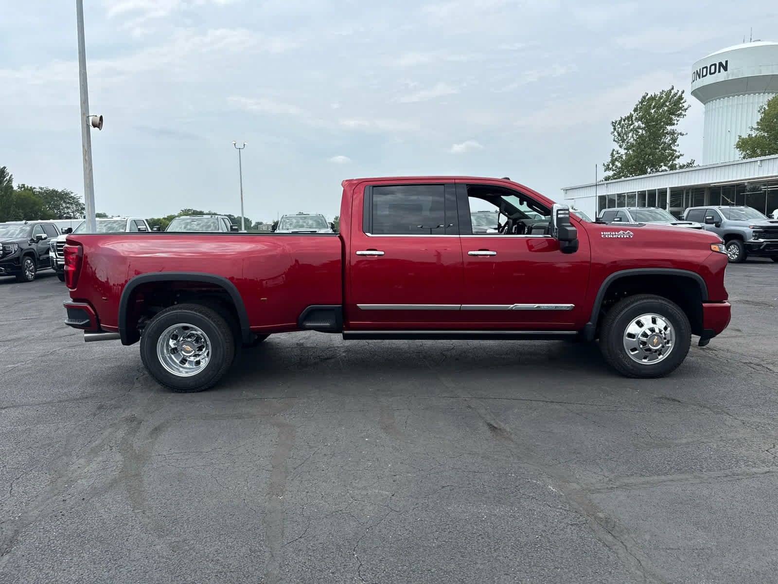 New 2026 Chevrolet Silverado 3500 High Country w/ High Country Premium Package AWD/4WD image 6