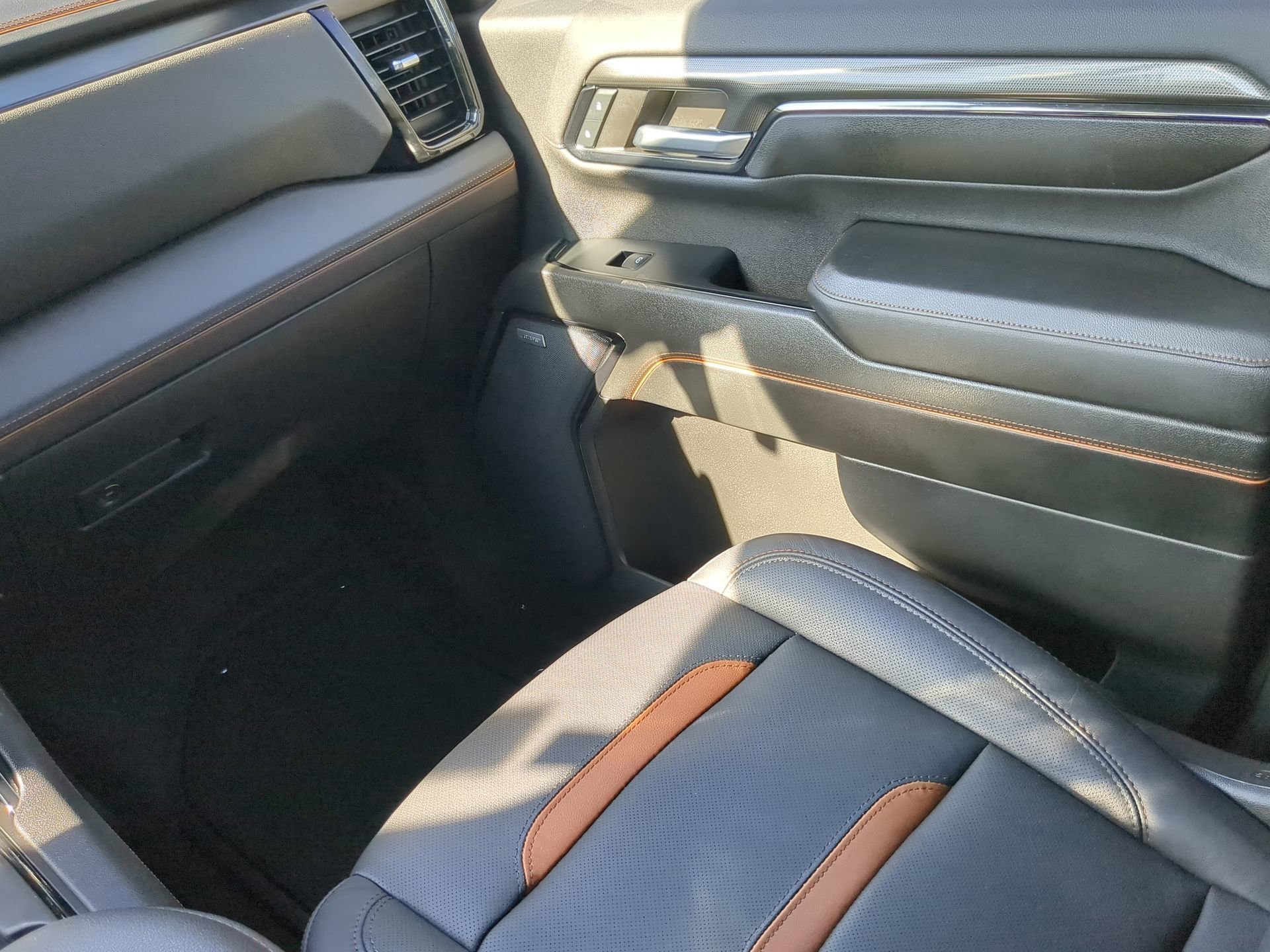 Used 2024 GMC Sierra 2500 AT4 w/ AT4 Premium Plus Package image 45