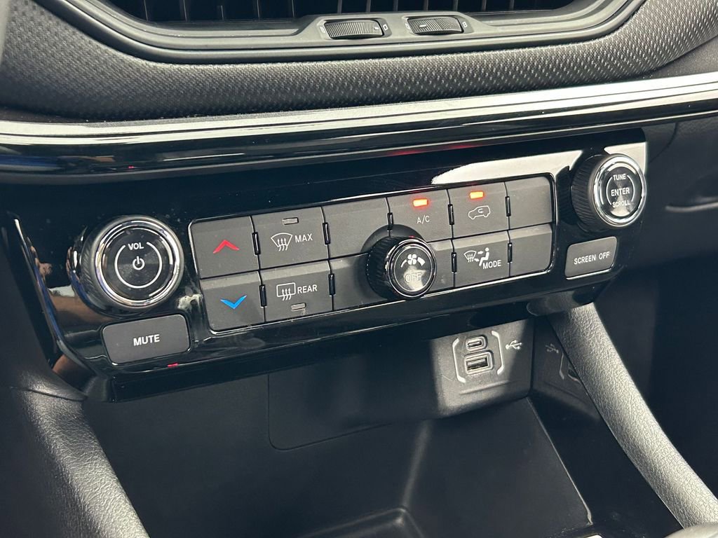 Used 2022 Jeep Compass Latitude FWD image 18