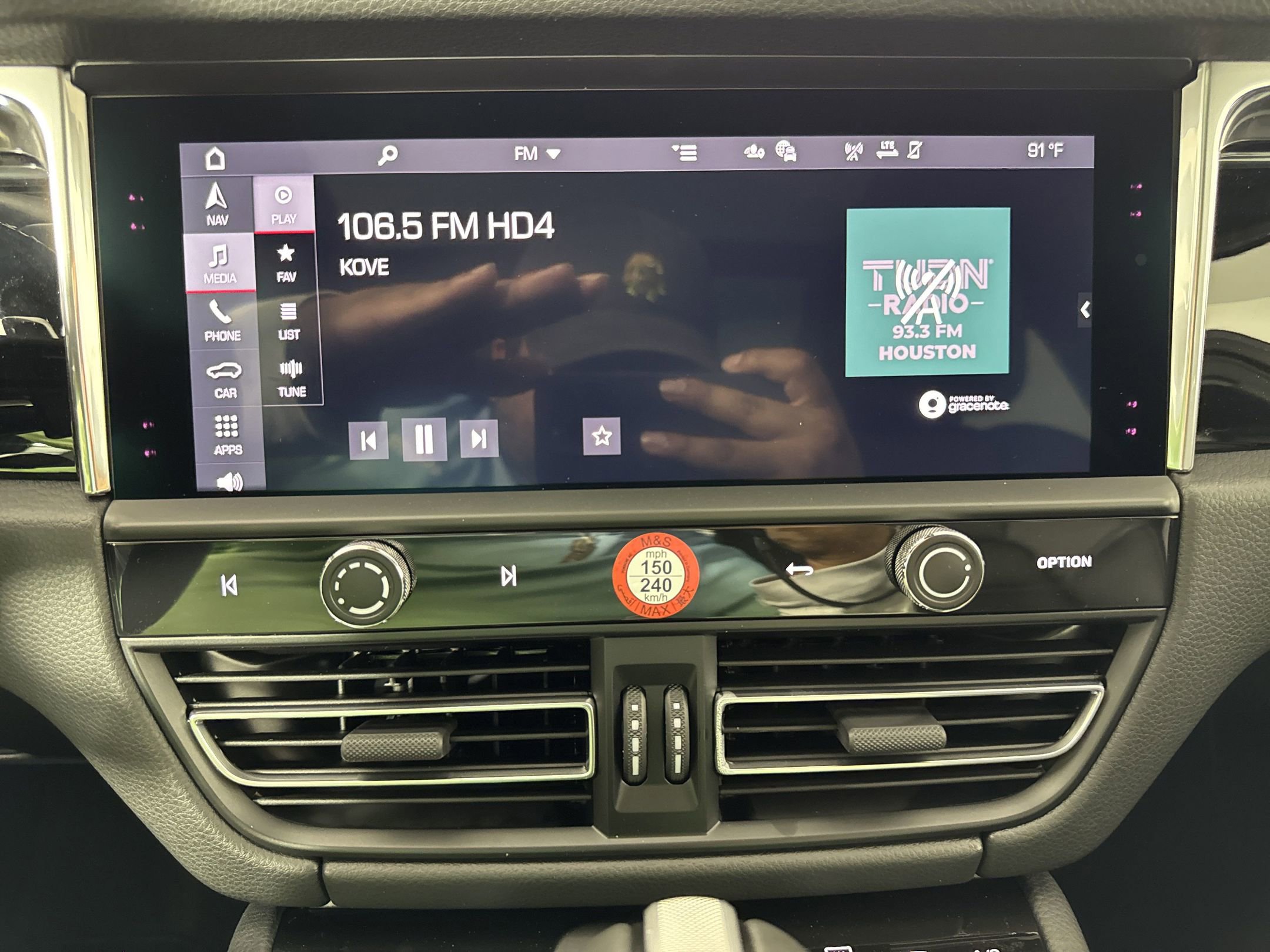 Certified 2025 Porsche Macan image 18