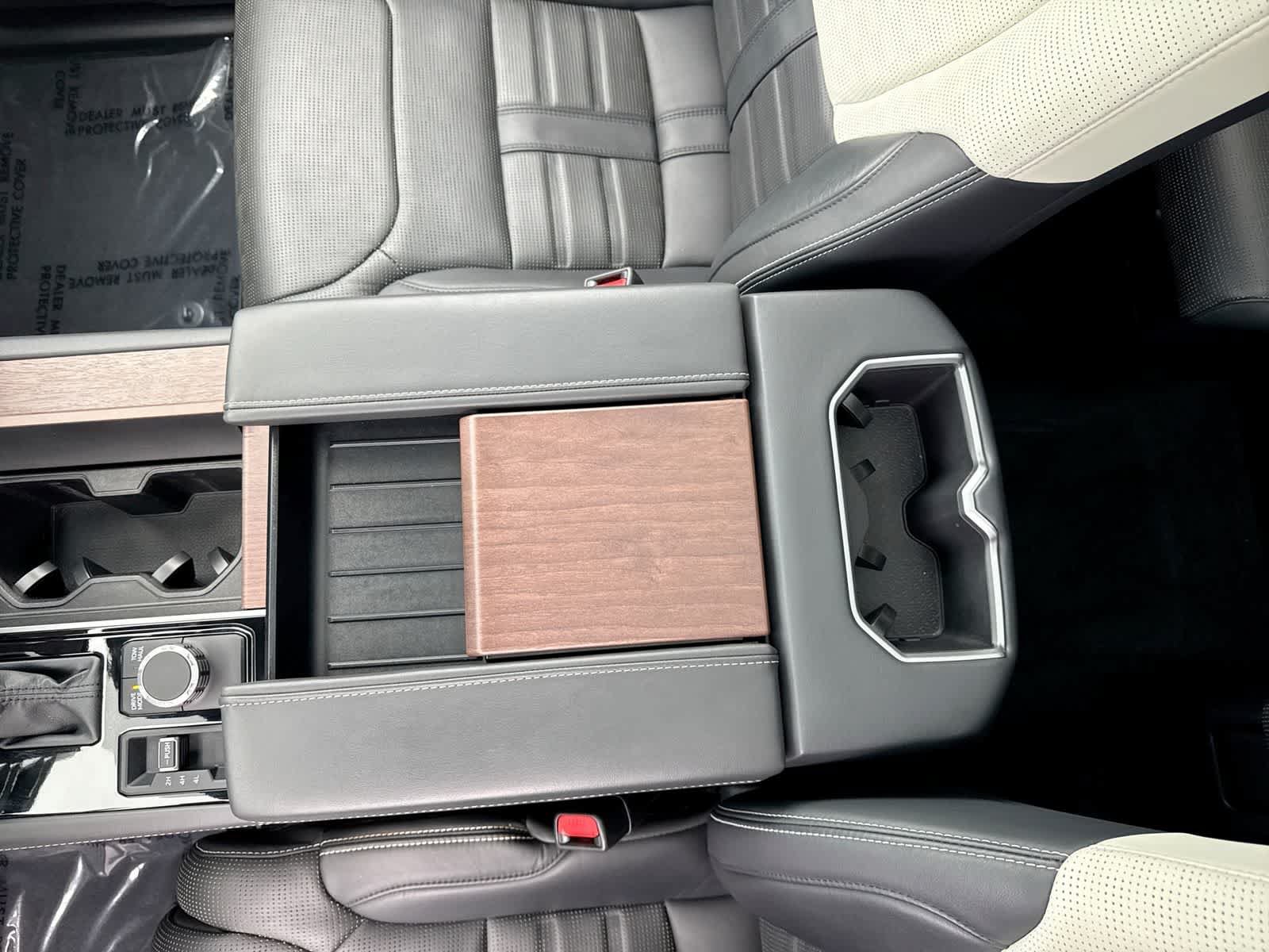 Used 2025 Toyota Sequoia Capstone AWD/4WD image 33