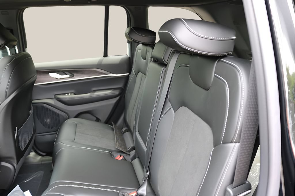 New 2026 Jeep Grand Cherokee Altitude AWD/4WD image 16