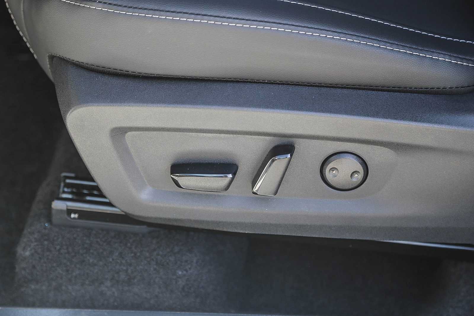 New 2025 Nissan Murano SV FWD image 24