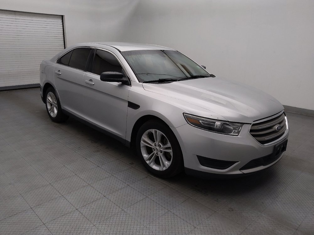 Used 2015 Ford Taurus SE FWD image 11