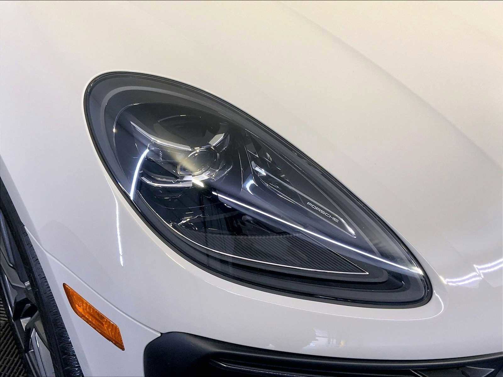 Certified 2023 Porsche Macan Turbo image 12