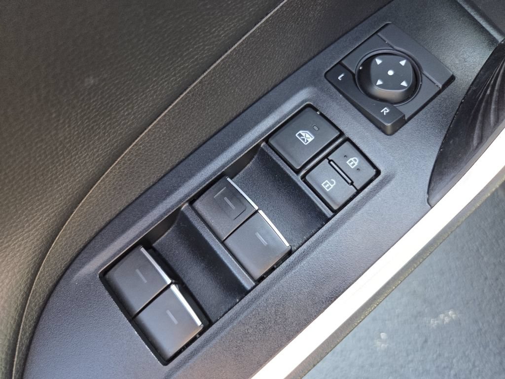 Used 2022 Toyota RAV4 XSE AWD/4WD image 32