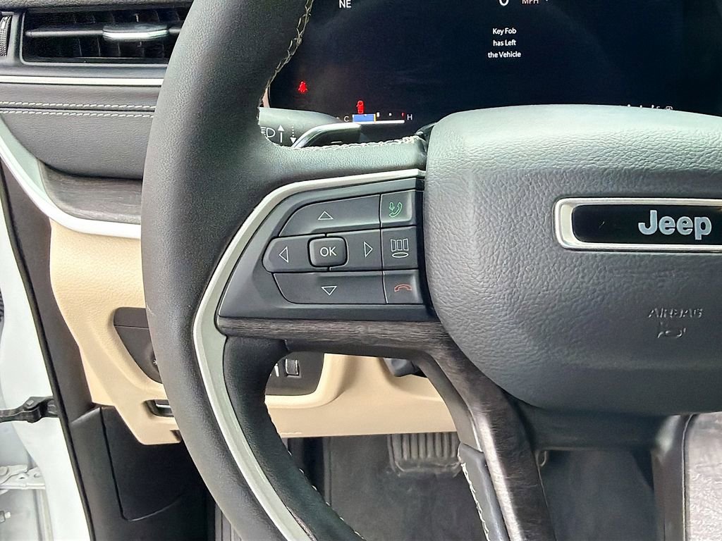 Used 2023 Jeep Grand Cherokee Limited w/ Luxury Tech Group II RWD image 37