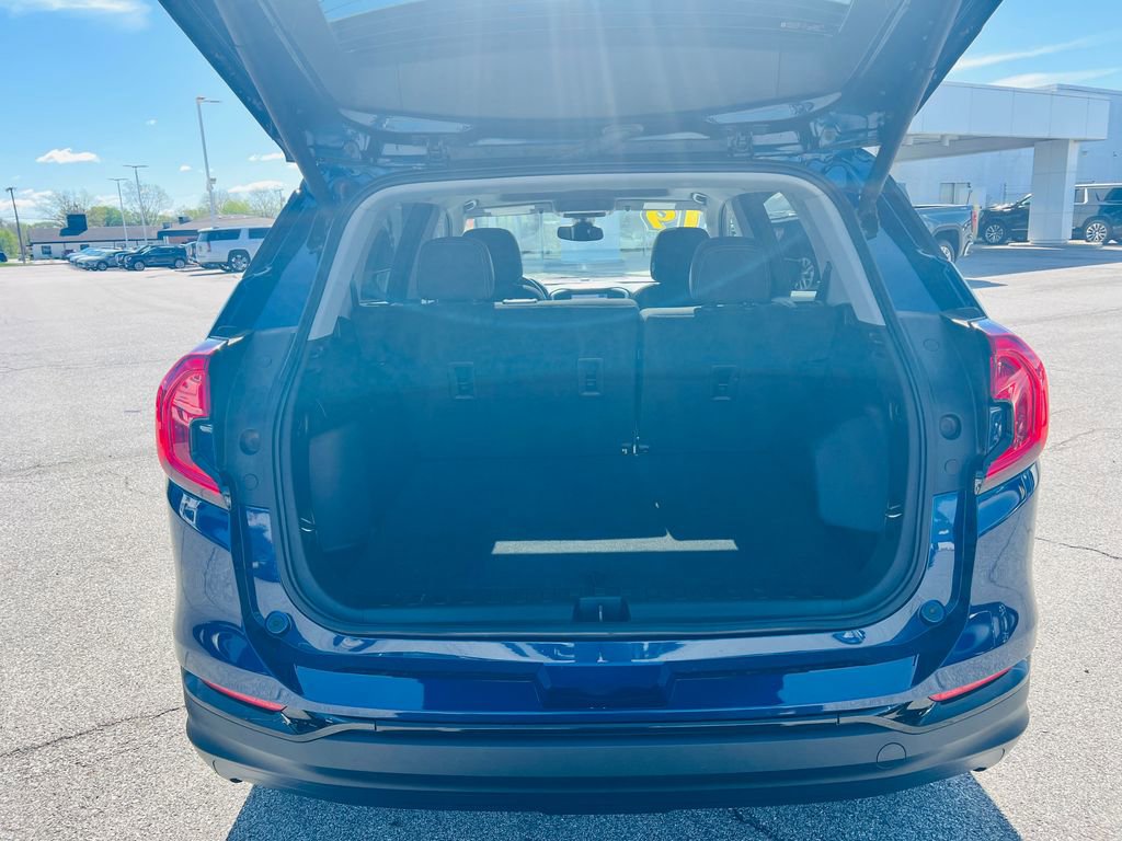 Used 2022 GMC Terrain SLE w/ Driver Convenience Package image 32