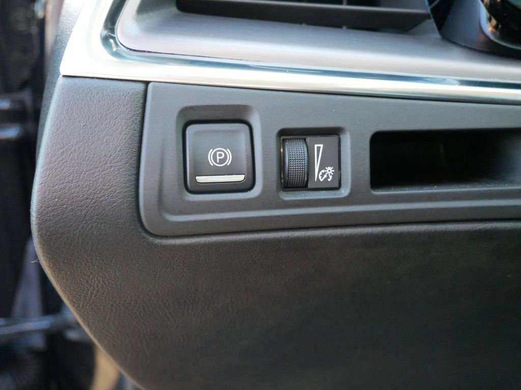 Used 2017 Cadillac XT5 Premium Luxury AWD/4WD image 18