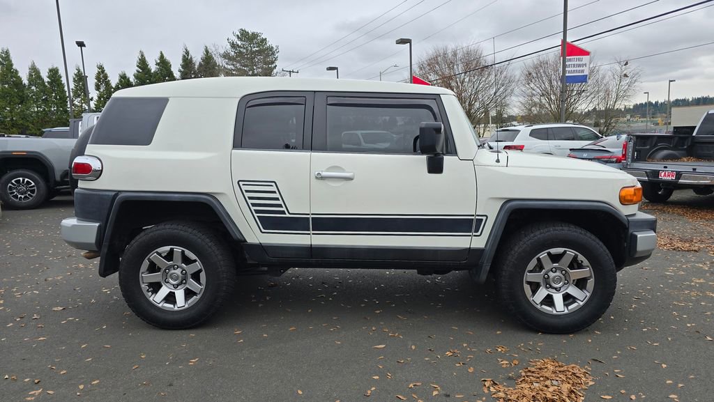 Used 2014 Toyota FJ Cruiser 4WD w/ Convenience Package image 2
