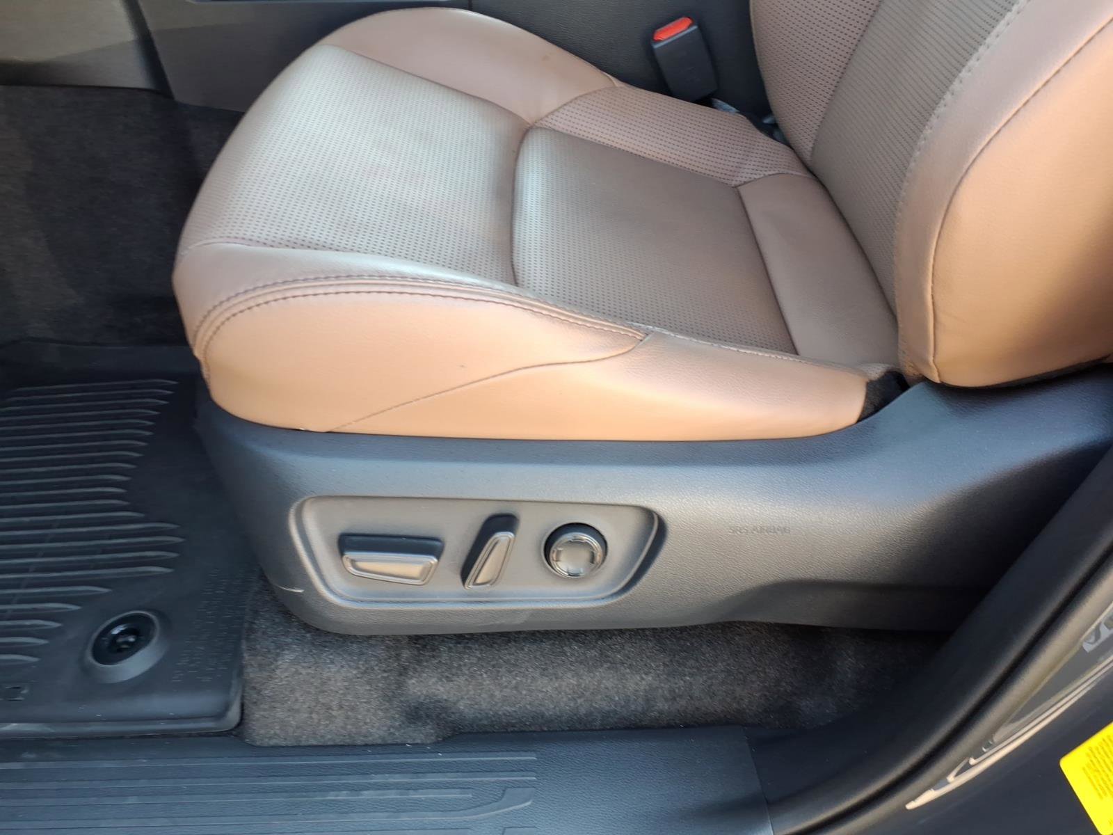 Used 2025 Toyota 4Runner Limited AWD/4WD image 12